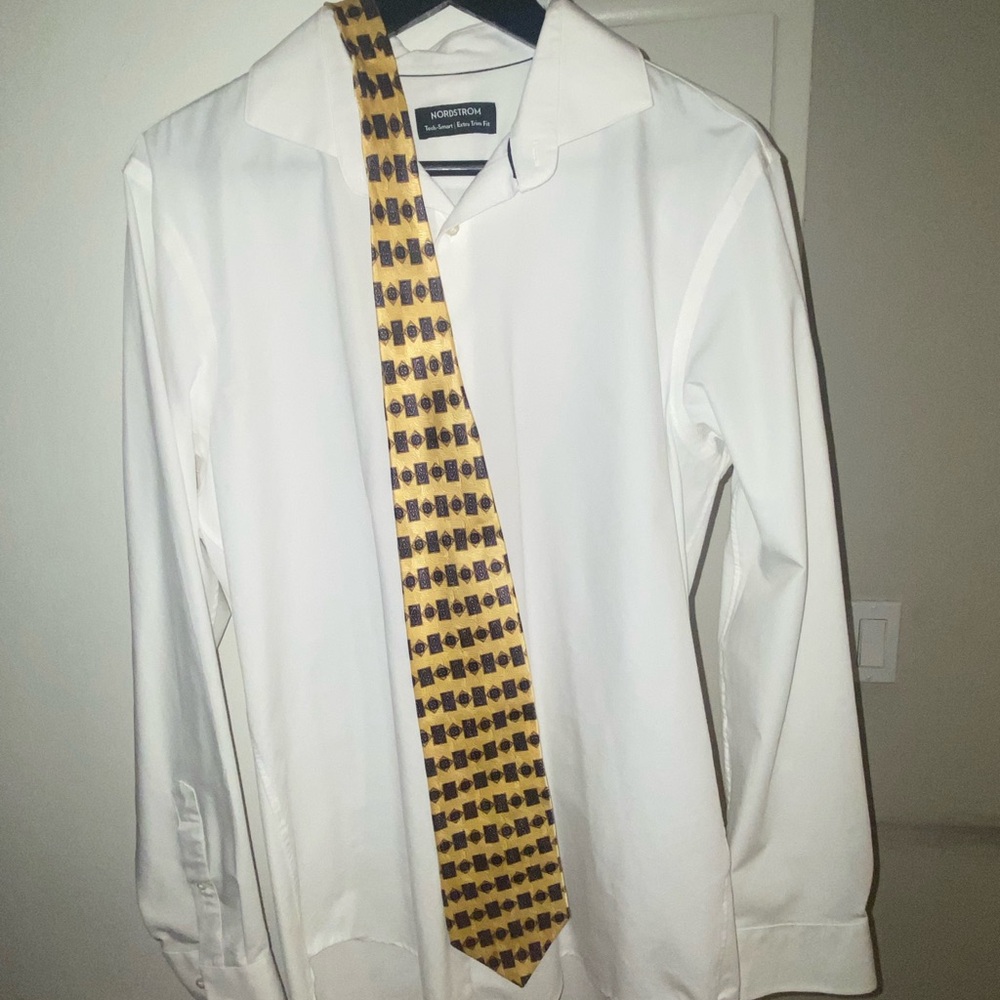 Men’s yellow tie